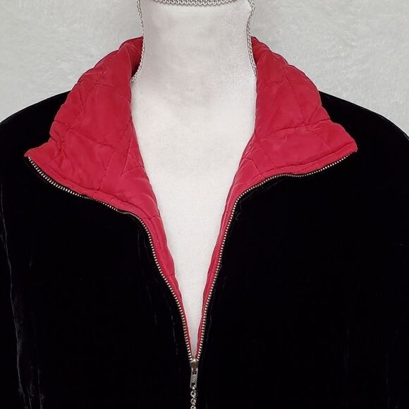 Vintage 1980s Easy Spirit Reversible Black Velvet Red Silk Qulited Filled Jacket - Picture 3 of 16